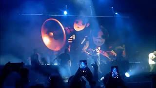 Damon Albarn loves dance