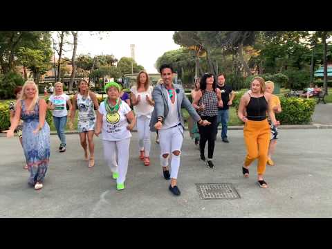 Calma Bachata - DJ Tronky ft. Stefano Syzer Germanotta HUNGARIAN & SLOVAKIAN GROUP IN RIMINI CENTRO