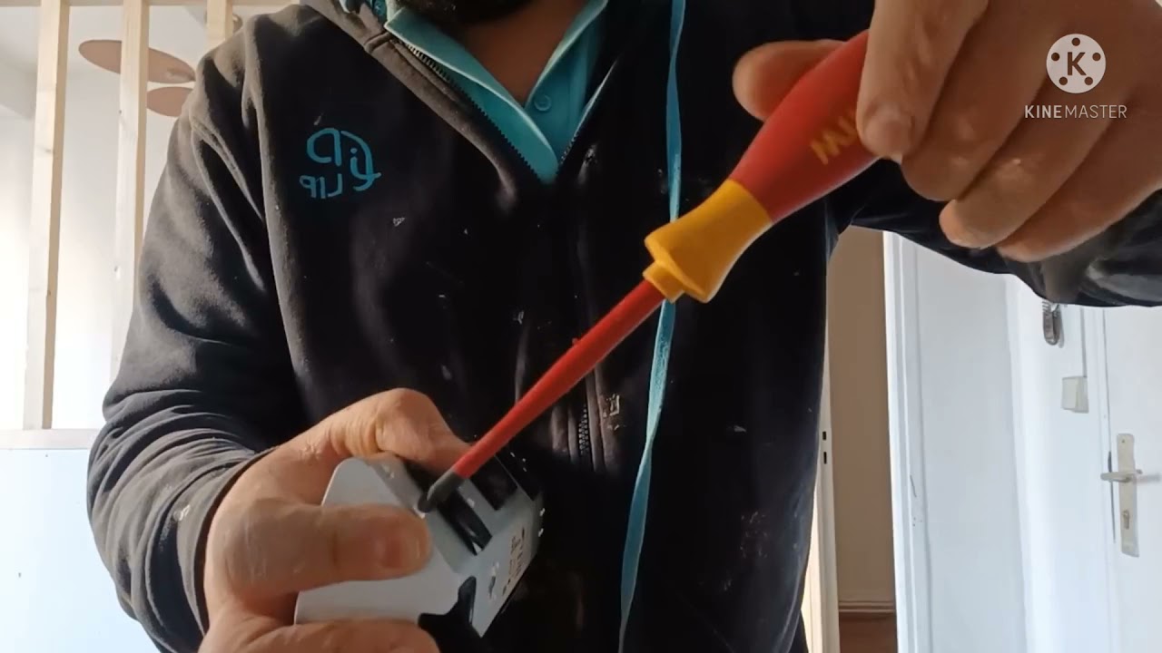 pose des prises sur le plan de travail#cuisine