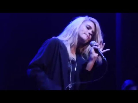 Sky Ferreira - Everything Is Embarrassing LIVE HD (2015) Los Angeles Ace Theatre