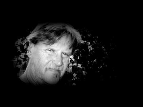 Laurens Windig zingt 'Laat me niet alleen' van Jacques Brel