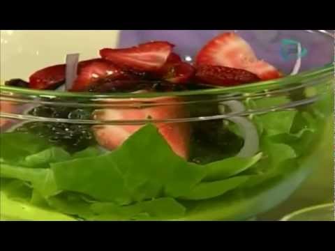 Receta de ensalada de espinacas con fresas y pechugas a la parrilla. Receta ensaladas