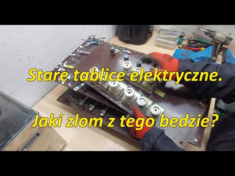 Tablice elektryczne wyciągnięte ze szkoły. Ile oddadzą Surowców?