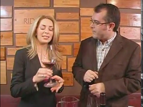 How to Decant Wine The Proper Way! Learn about Decanting From the Top Ranked Wine School!