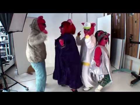 Kolme Pientä Porsasta - ohjaaja / Samuel Harjanne