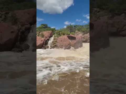 muita agua chegando na cachoeira do sítio logradouro em Ico ceará..21/Abril/2024