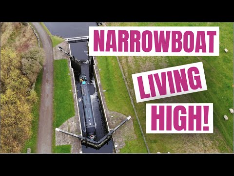 95. Amazing Narrowboat Life in Winter - How do you Operate Locks on a Canal.