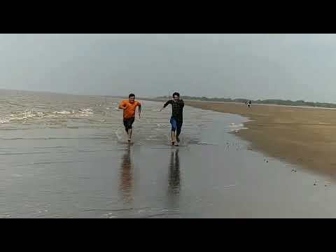 (Jashn-e-Ishqa) Friends running along the beach in slow motion