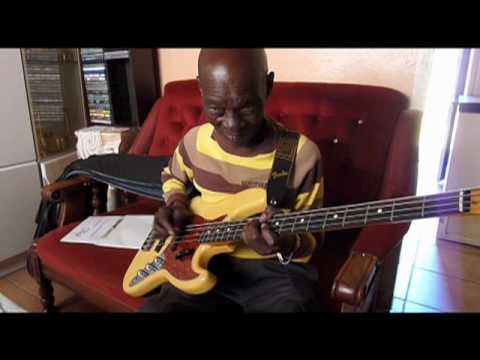 Joseph Makwela: Mbaqanga Bass Guitar Lesson (Joep Pelt in SA)
