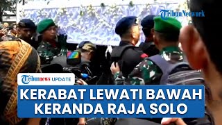 Detik-detik Prosesi Brobosan Jenazah Raja Keraton Solo, Kerabat Berganti Lewati Bawah Jasad PB XIII
