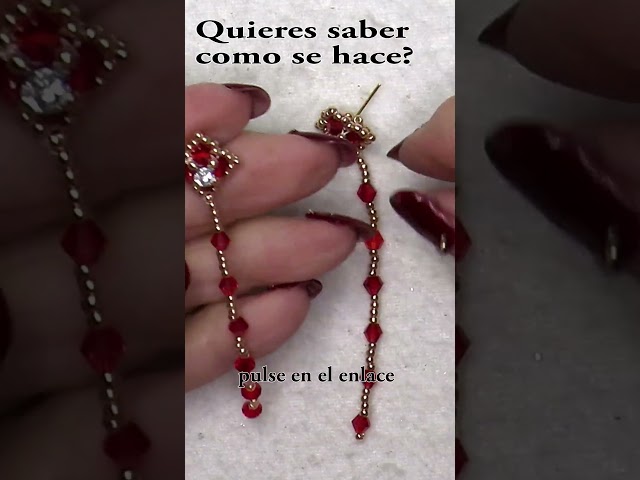 Vídeo relacionado con Divertido Smiley dedo medio Graffiti Pendientes colgantes personalizados Cool gestos Collar Punk creativo único hecho a mano Declaración Amistad Joyería Mujeres Hombres (plata 2)