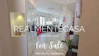 Attico di 160 mq ca con cucina ab. living e 3 camere da letto affacciato su corso San Martino.