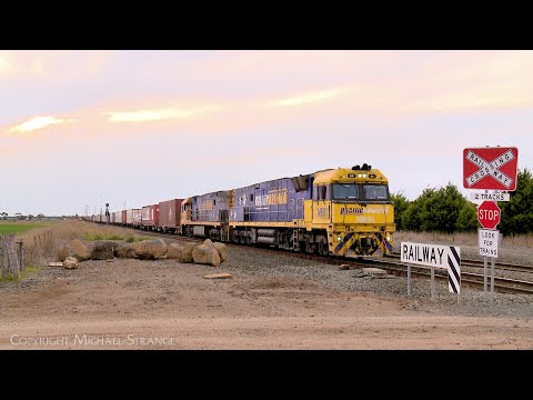 4PM6 Pacific National Container Freight Train At Sunset (28/9/2024) - PoathTV Railways In Australia