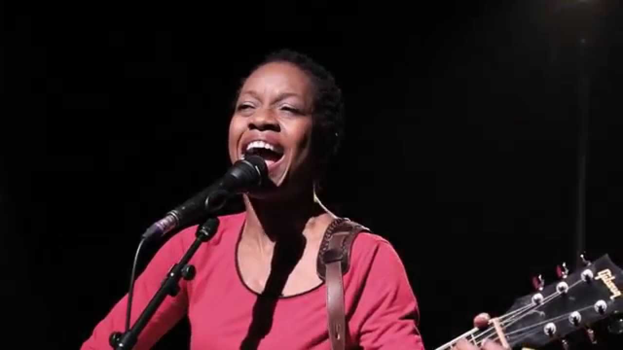 LISA DOBY extrait concert "So... French" 09/2015