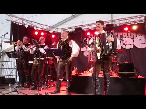 Pajdaši / Oberkrainer Kameraden - Das ganze Dorf ist auf den Beinen / Vsa vas je na nogah