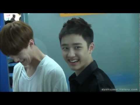 [ENG SUB] Fancam 120609 EXO D.O. & Sehun being called bachelors by ahjumma fan