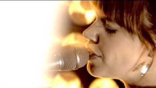 Lady Lynn zingt That&#39;s Alright bij Ann &amp; Dave in Hasselt