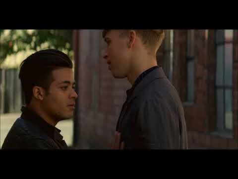 13 Reasons Why 2x10 - Tony beats up a homophobe