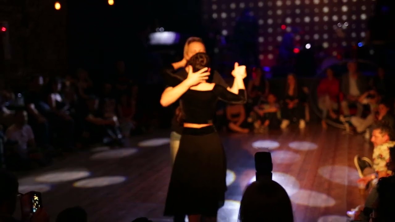 Hugo Mastrolorenzo y Agustina Gomez - Festival Electrotango Buenos Aires - Cucuza Castiello