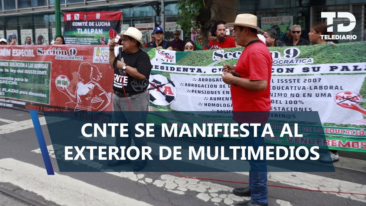 CNTE se manifiesta al exterior de las instalaciones de Multimedios