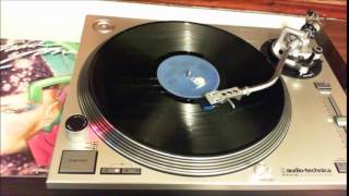 Audio Technica AT LP 120 tocando Grace Jones - Anema e Core