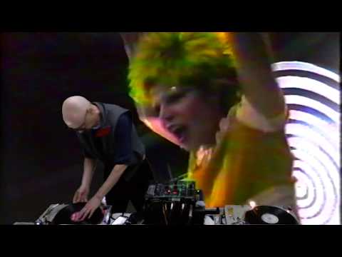 "Martes de Martini" presenta "Rave Aceite"  25 años del evento en la Arena México con djs nacionales