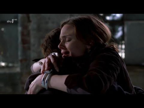 Bones 1x15 - Booth saves Brennan