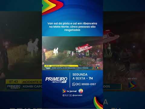 Van sai da pista e cai em ribanceira na Mata Norte; cinco pessoas são resgatadas