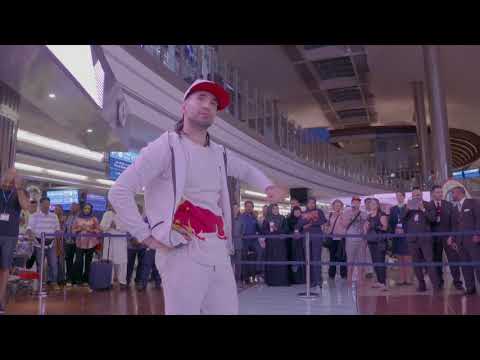 Freestyle footballer shows off his skills