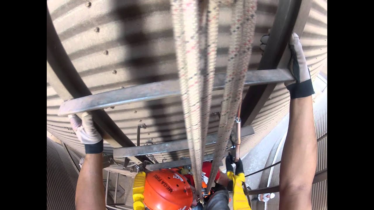 Resgate de vítima na escada marinheiro