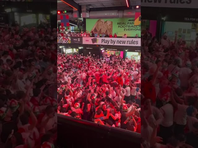 England fans react to Gordon opener! 🤩