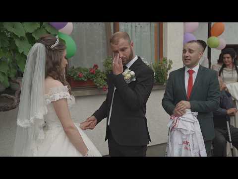 Nézd meg, hogyan zajlik hagyományos Magyar esküvő a Faluban – Menyasszony Kikérése! Részeg Vőfély!!!