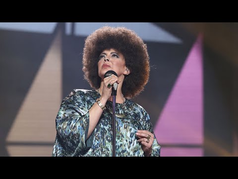 Merche imita a Mocedades en 'Secretaria' - Tu Cara Me Suena