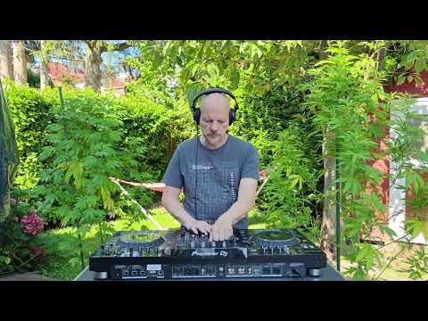 Hypnotic Garden - Chilled-out and get the beat