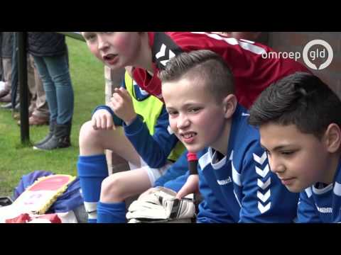 Honderden voetballers op Marc Overmars Paastoernooi in Epe