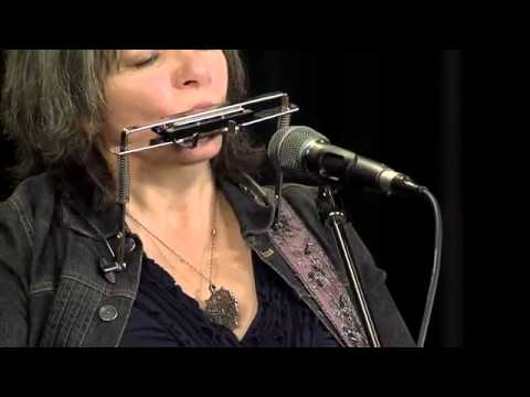 Folk Alley Sessions: Lynn Miles performs "Three Chords and the Truth"