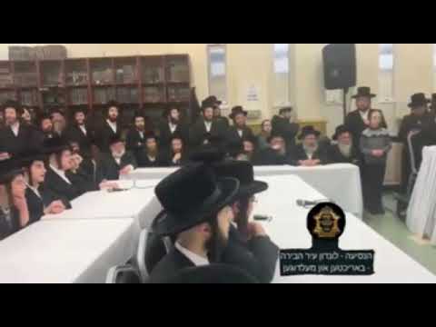 Bobov Rebbe Visits Yeshiva In London