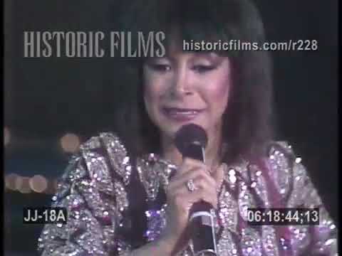 Freda Payne - "It's In The Motion" on Unknown Award Show (1983)