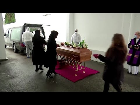 COVID-19的激增對葡萄牙的殯儀館造成了影響。 (COVID-19 surge takes toll on Portugal's undertakers)