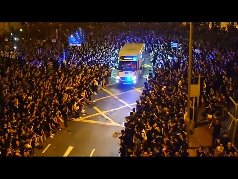 So geht Rettungsgasse! Disziplinierte Demonstranten in Honkong