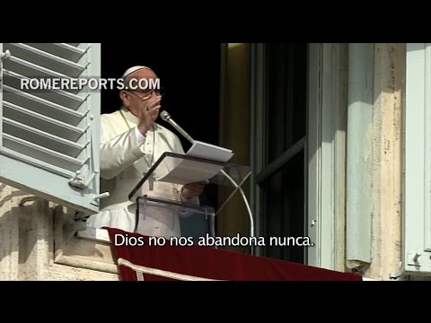 Francisco en el Ángelus: Dios no nos abandona nunca