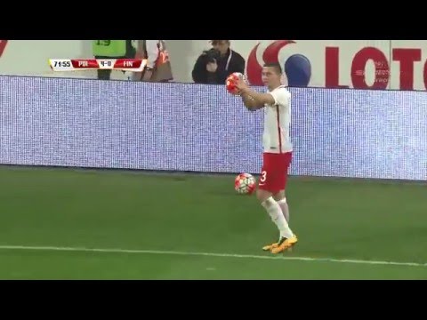 Kamil Grosicki caluje szalik HD Polska 5-0 Finlandia