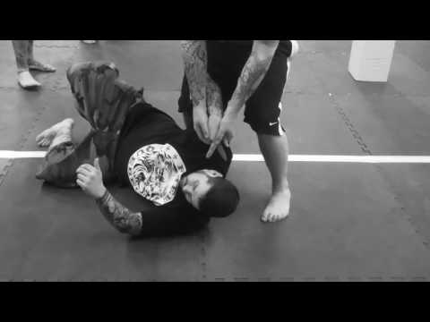 Passing to Unarmed Wrist Locking against Knife