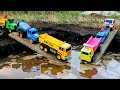 Carros Infantiles Camiones Se Deslizan Y Caen Al Agua Vehículos De Construcción Para Niños