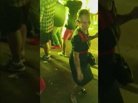 😱😱😱  pero que paso aqui #doñamari#baila #fiestaspatronales #sanbuenaventura #usulutan #discomovil