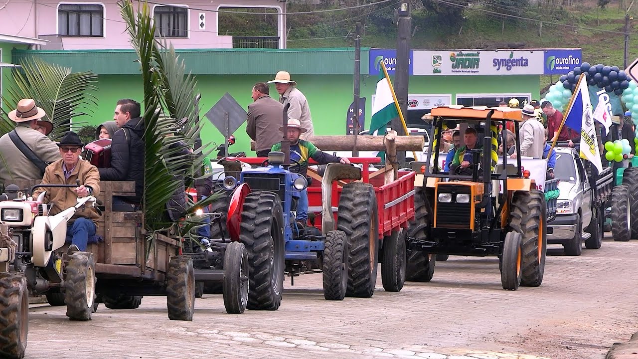 Desfile da Festa do Agricultor na Serra dos Índios, em Presidente Getúlio