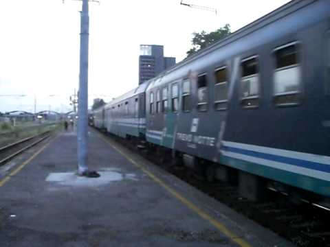 Treno Espresso 1657 Milano-Bari in partenza da S.Cristoforo