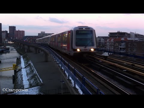 RET Metro combi type B (in wat sneeuw) aankomst Maashaven Rotterdam richting De Akkers