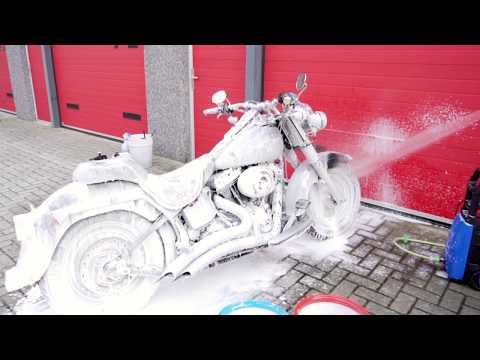 Car Cleaning Zwolle - Harley Fatboy Handwash - Great Lion Blizzard Active +