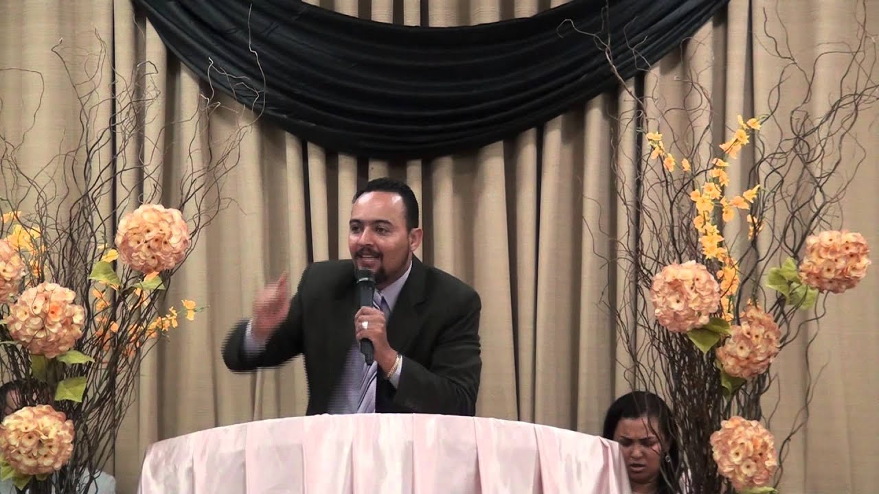 A diferença entre quem serve e quem não  serve a Deus Pr augusto Feitosa